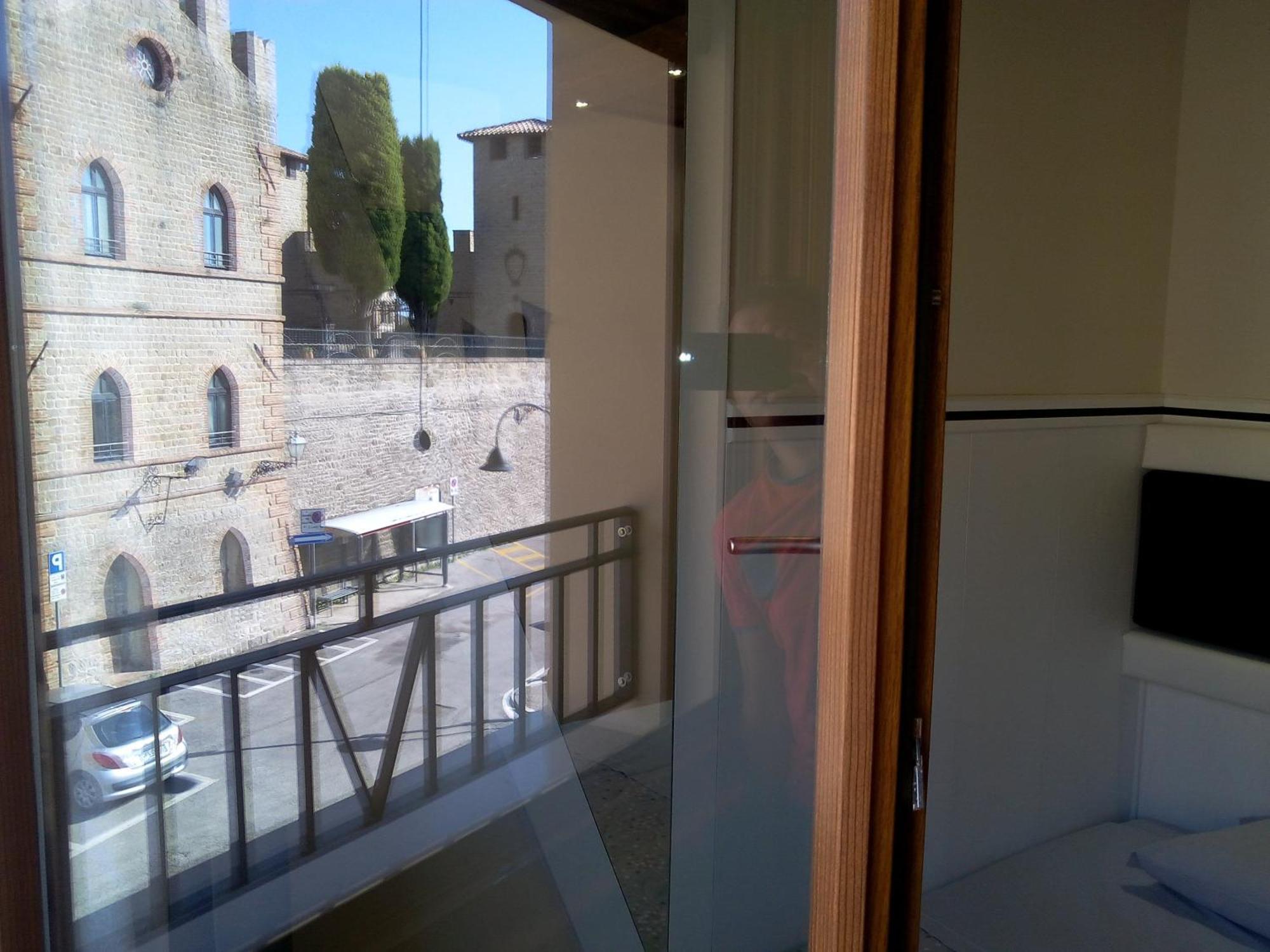 Albergo Diffuso - Il Poggetto Tra Urbino & San Marino Rum bild