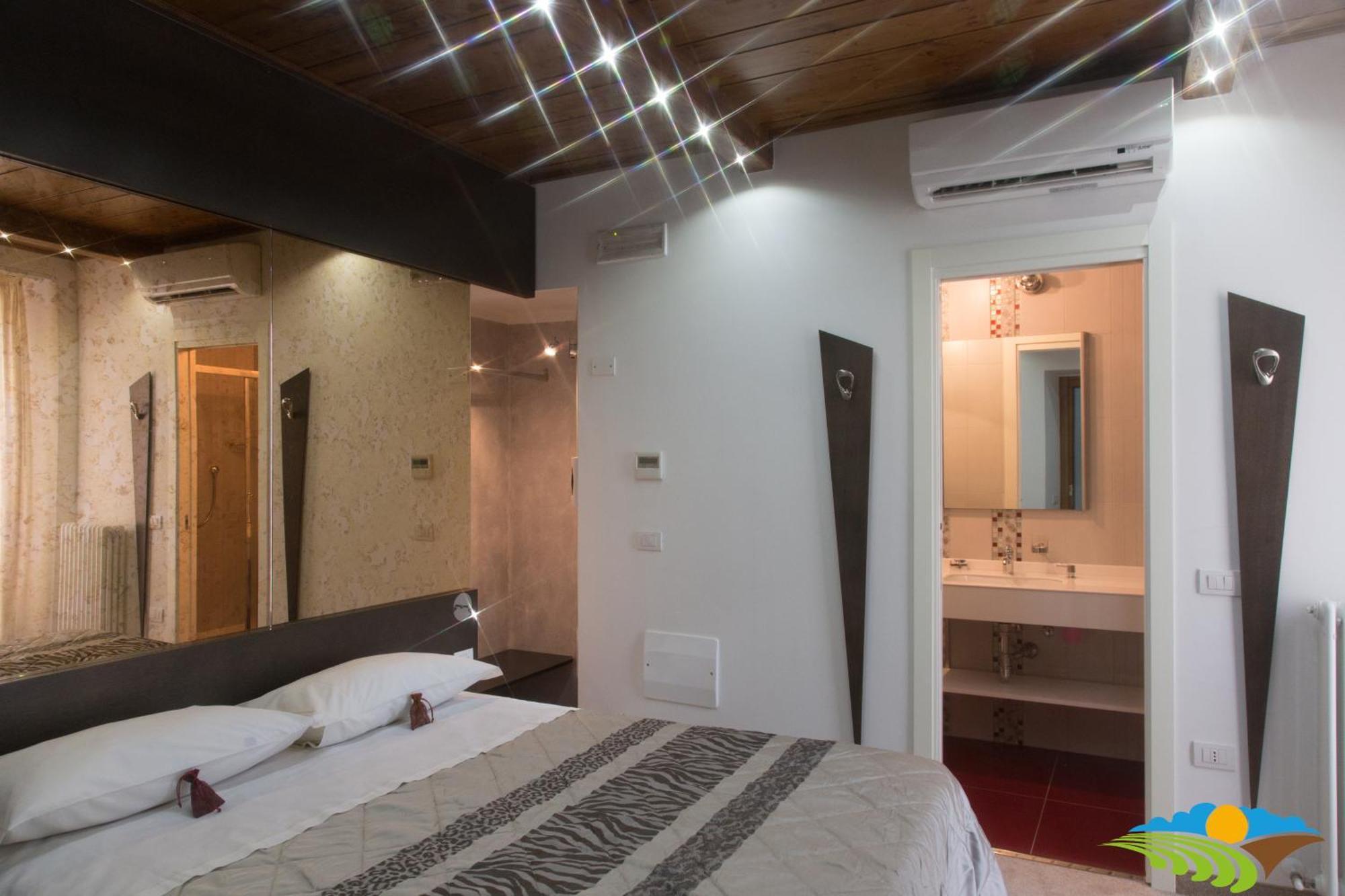Albergo Diffuso - Il Poggetto Tra Urbino & San Marino Rum bild